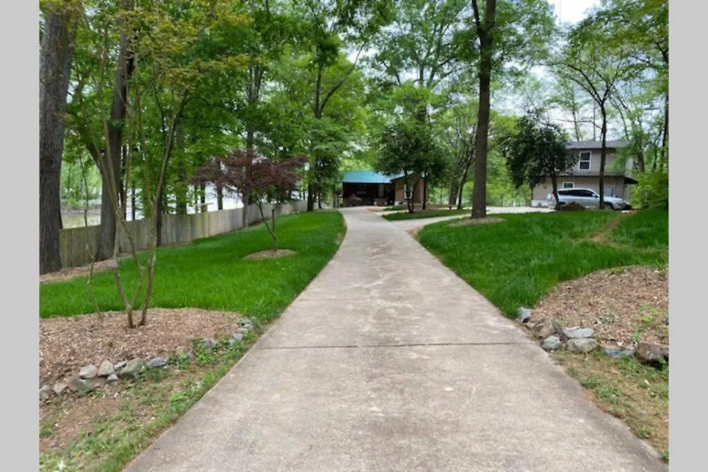 3-Bdr Direct Waterfront Cottage Charlotte
