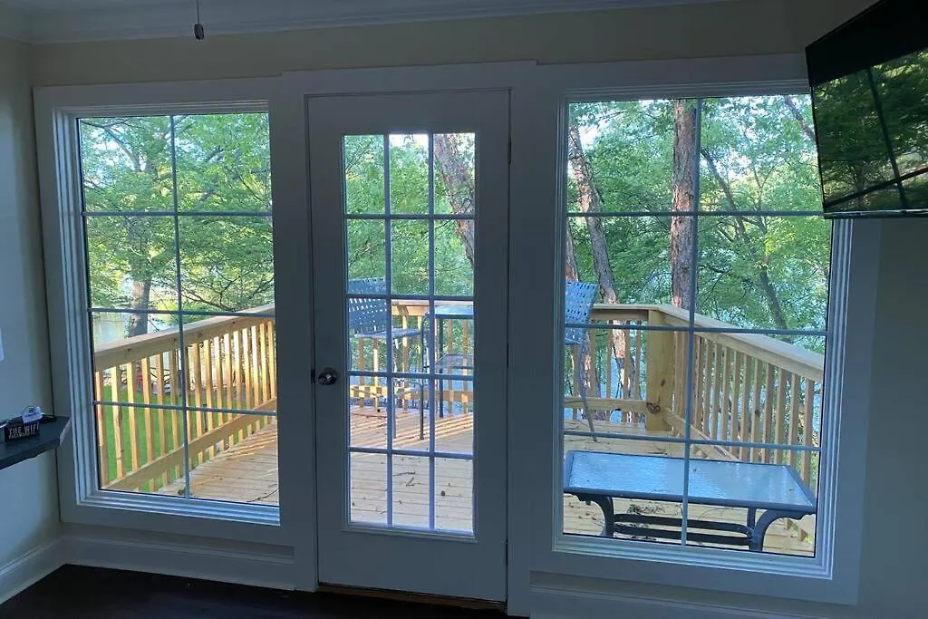 3-Bdr Direct Waterfront Cottage Charlotte